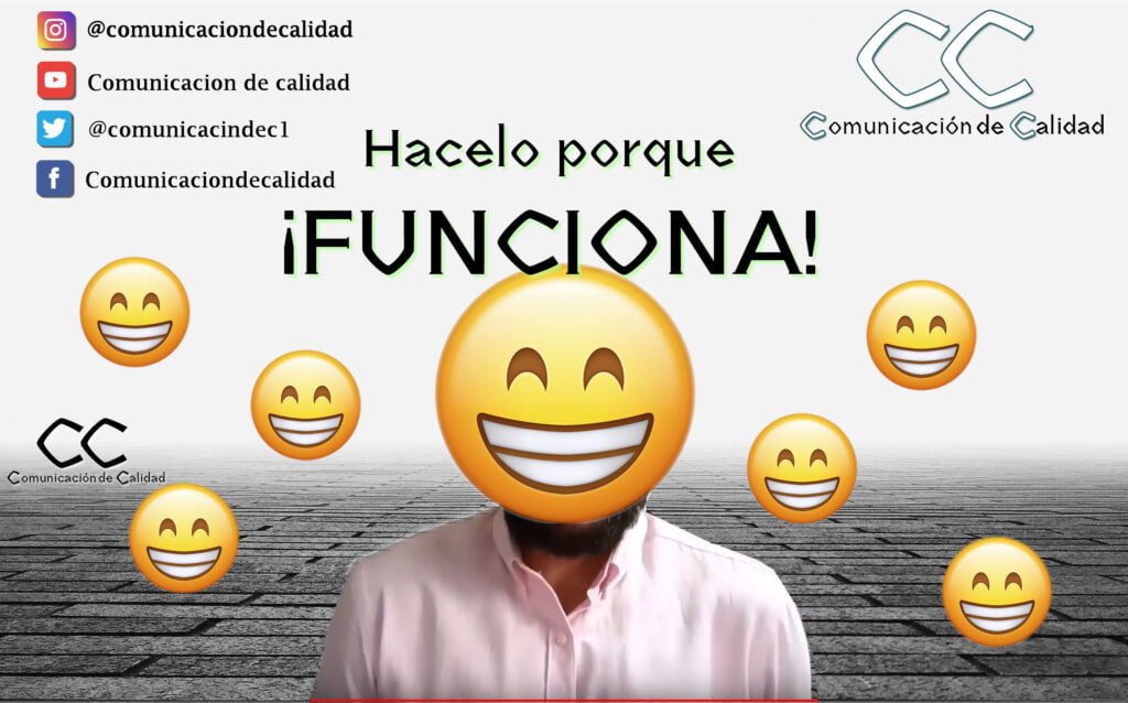 Imagen de comunicación de calidad, hombre con emoji de sonrisa